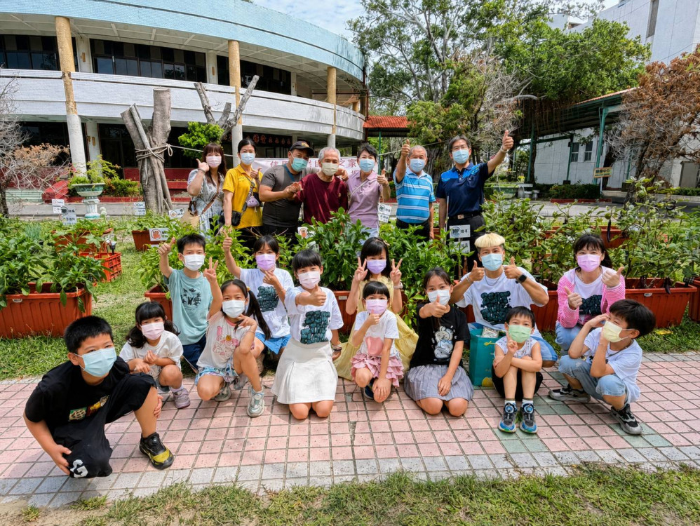 佳里榮家老幼共融園藝同樂會 關懷長輩照護幸福園地