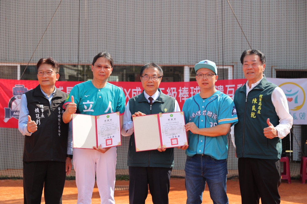 台南媒體壘球聯隊攜手城市棒球隊　58位小球員熱血交流