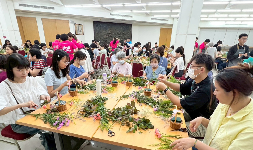 臺南市議員李啟維攜手成功青商 推花藝公益活動倡議性別平等與社會關懷