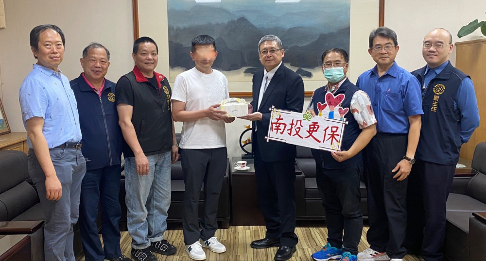 攜手重建新生  南投地檢結合保護團體慰問更生家庭