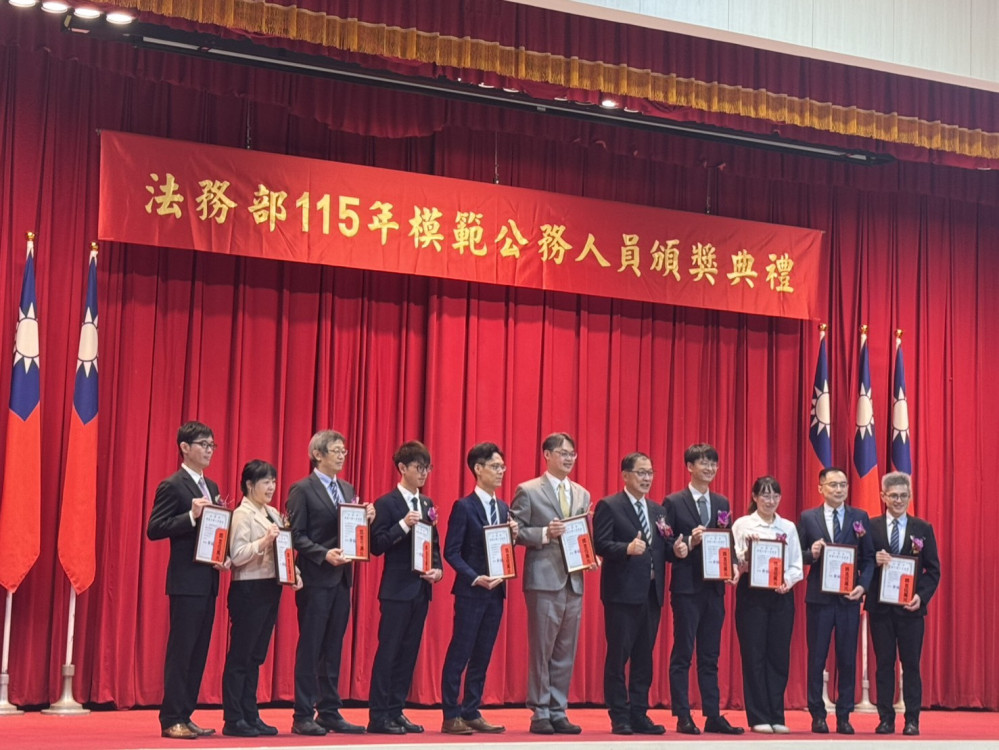 南檢徐書翰檢察官榮獲法務部模範公務人員