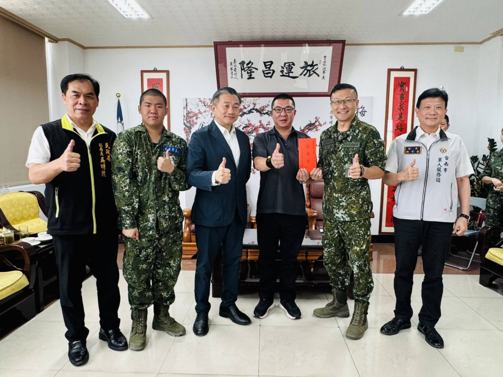 臺南軍人服站王健源顧問端節慰勞陸軍203旅等單位辛勞