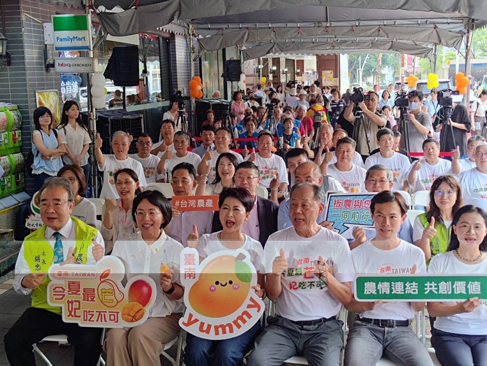 台南芒果北上板橋展售 立法委員陳亭妃串聯南北行銷拓商機