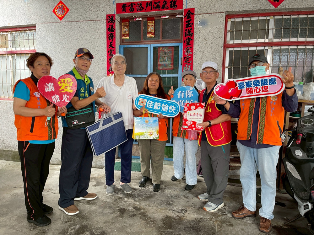 臺東榮服處×華山基金會端節送暖 關懷百歲榮民及遺眷