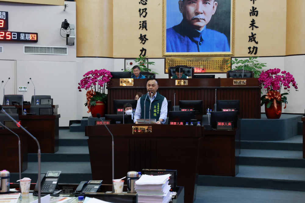 臺南9萬5千名長者面臨換照　南市議會促37區全面推動一站式服務