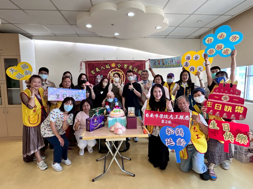 百歲榮民雍保湘紀壽 臺南榮服處喜迎溫馨慶生
