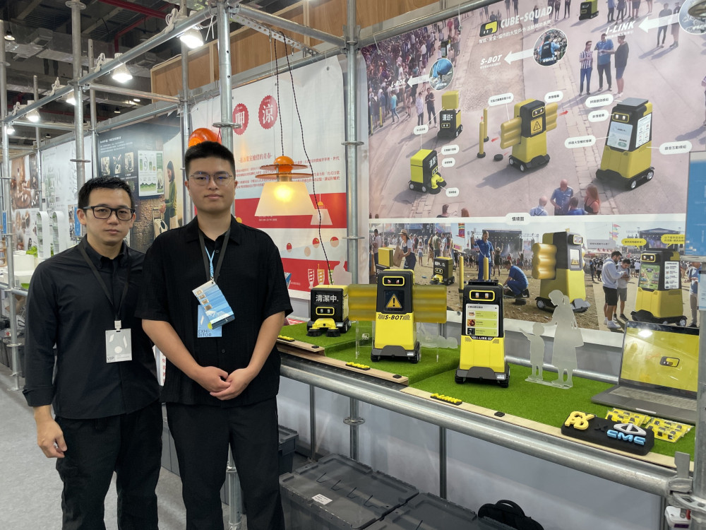 中原大學深化中華汽車產學合作　商設系學生畢作展現AI應用與設計實力