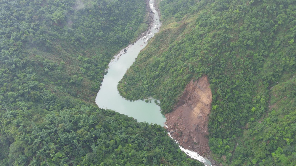 豪雨震碎竹山山頭 加走寮溪驚傳10萬噸堰塞湖