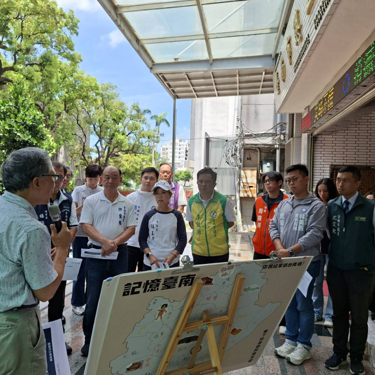 南市議會建設委員會勘查博物館周邊工程 要求人行道10月底前完工