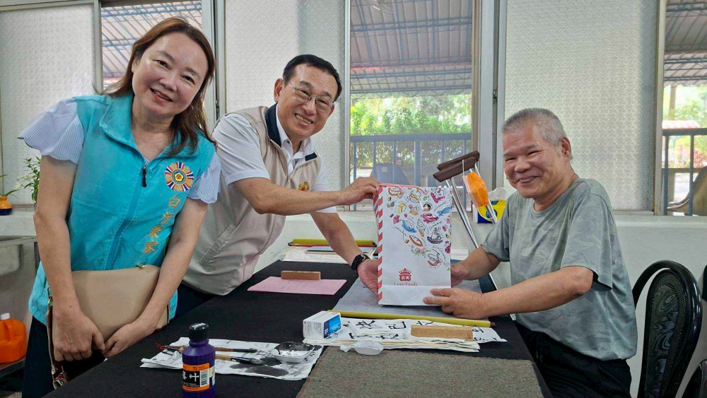 輔導會傅正誠視導白河榮家 關懷榮民長輩生活照護