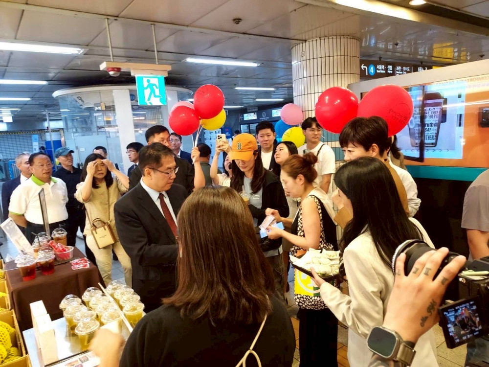 臺南農產進軍首爾地鐵商圈 韓國民眾熱情體驗家鄉味
