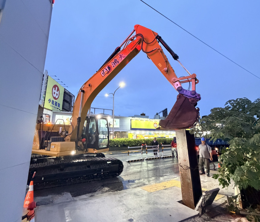 臺南永康中華路遇陣雨排水不及！市府協力緊急處理