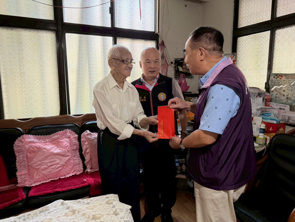宜蘭榮服處感謝善緣基金會關懷百歲榮民暖心贈送祝壽金