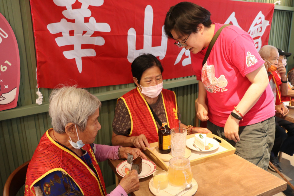 華山白河站15週年感恩茶會登場　攜手善士志工守護276位弱勢長輩