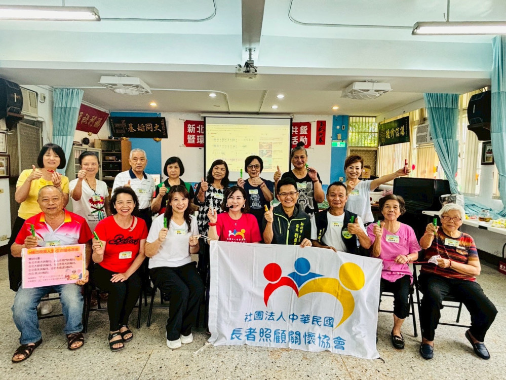 新北實踐在地活躍老化　雙溪區長輩彩繪晚美人生