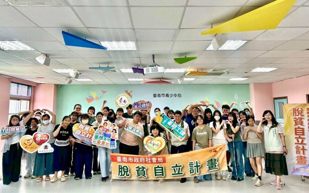 臺南市長黃偉哲八年打造脫貧培力體系 臺南累計服務突破51萬人次
