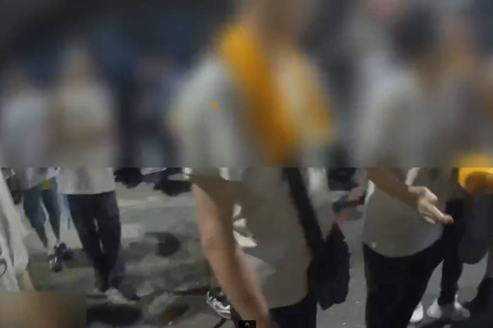 鹽埕遶境煙火惹議！濃煙影響行車　主委阻警依法究辦