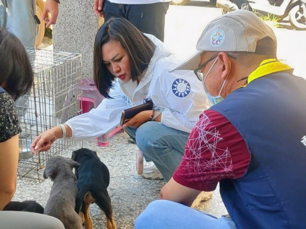 安南外勞宿舍後院驚傳虐犬？5幼犬後腿全斷疑待宰殺