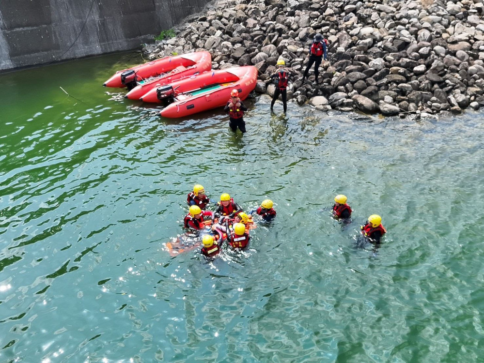 巴威颱風逼近！ 　竹縣消防局在寶二水庫辦理水域陸海空聯合演練
