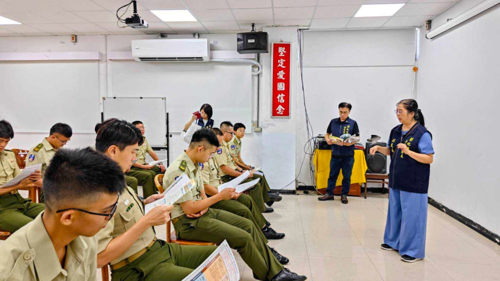 彰化榮服處前進憲兵隊宣導退役官兵權益助職涯規劃