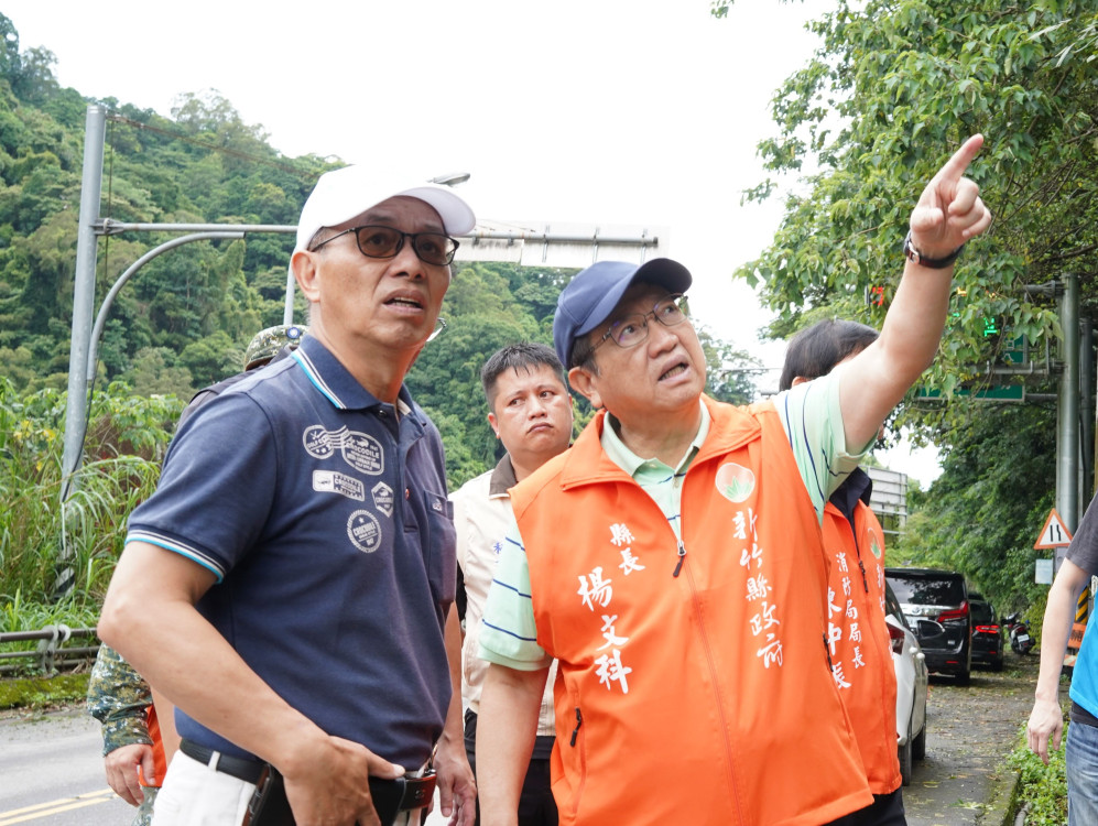 新竹縣長文科視察尖石、內灣災況　宣布山區5校7/13日停班停課