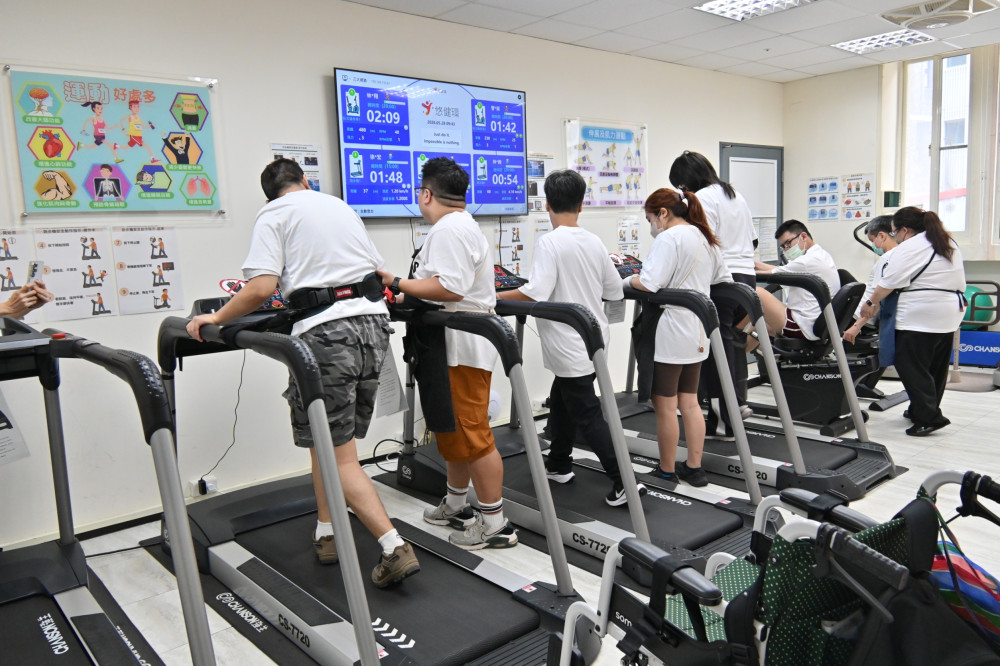 三重重新日照中心導入智慧運動系統　以AI科技減輕照顧者負擔