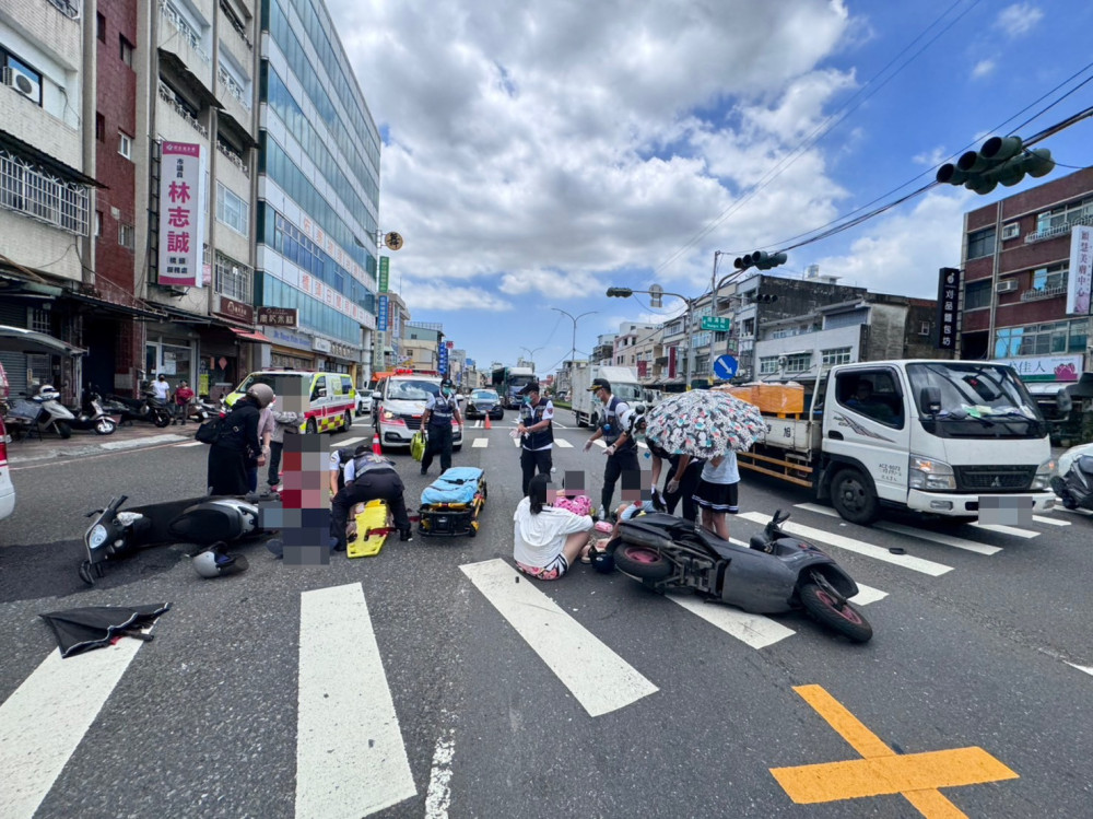 疑闖紅燈釀憾事！橋頭機車對撞75歲騎士搶救無效