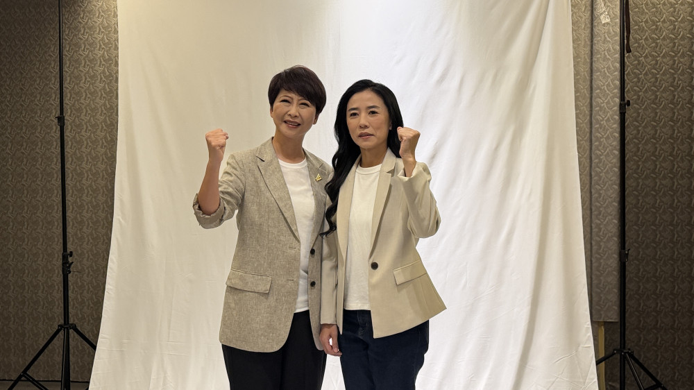 民進黨台南市長候選人陳亭妃攜台南隊拍攝競選照　宣示全面備戰2026選戰