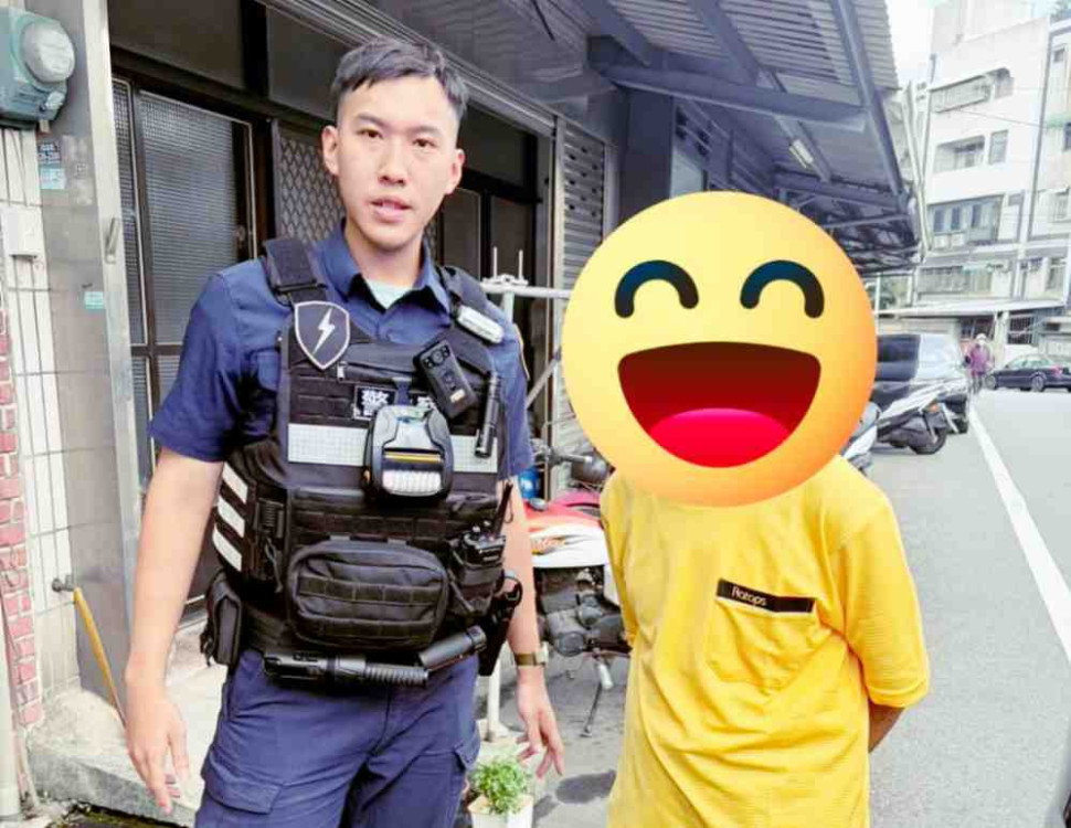 高齡老翁外出體力不支無力返家　竹市警二分局主動護送老翁上車平安返家