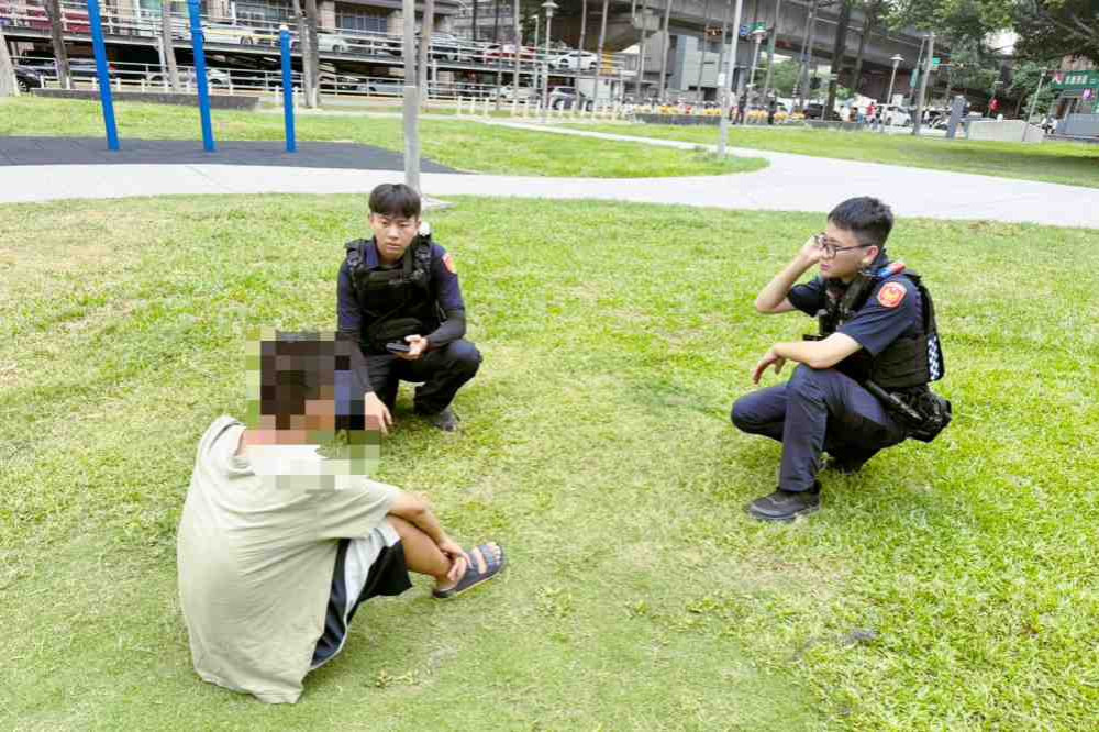 耐心陪伴、傾聽想法　竹警二分局透過關懷及同理心溝通助滯留在外男子返家團聚