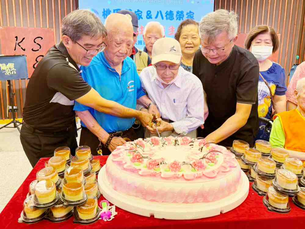 拓展樂齡生活圈　八德榮家壽星住民樂遊桃園榮家聯合慶生交流同樂