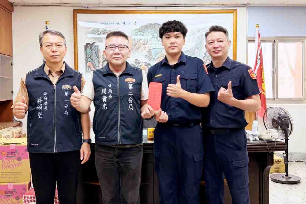 繁重勤務之餘、持續精進自我　竹警二分局員警陳青蔚考取三等警察特考