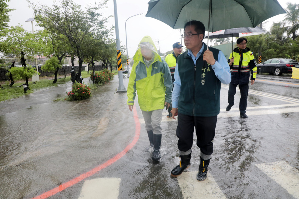 0821強降雨台南多處積淹水　黃偉哲視察安南仁德要求精進防洪