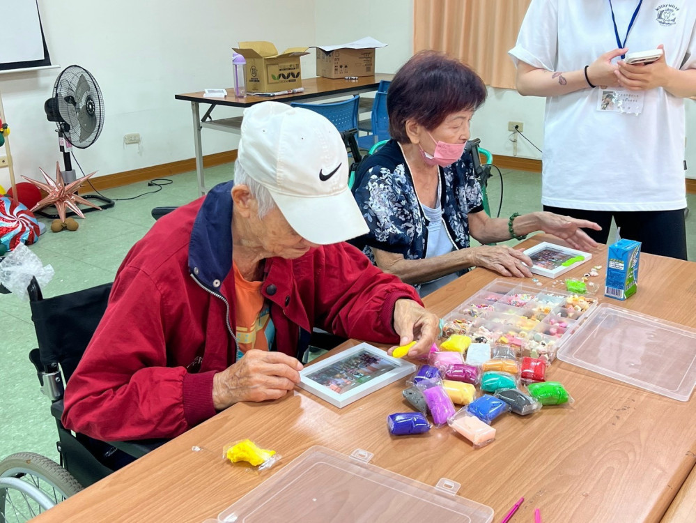 屏東榮家大專院校實習生 多元創意陪伴長輩共築溫馨回憶