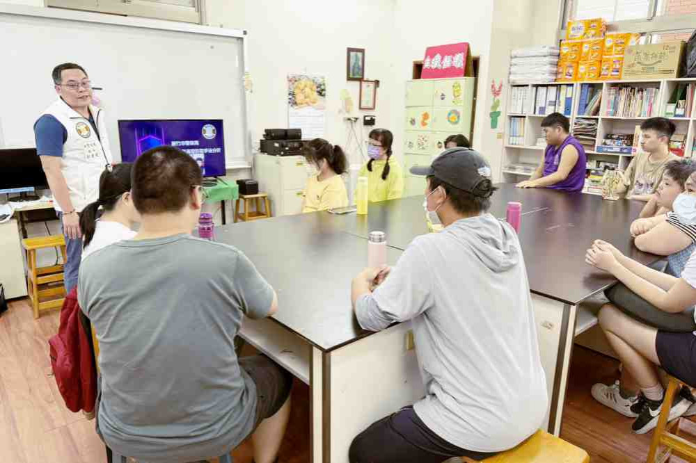 竹市警赴福榮融合教育推廣基金會　量身打造識詐宣導提升特教生防詐意識