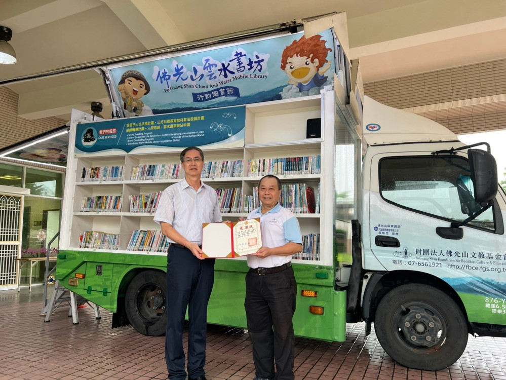 佛光山雲水書坊進駐屏東榮家 書香豐富長輩樂齡歲月