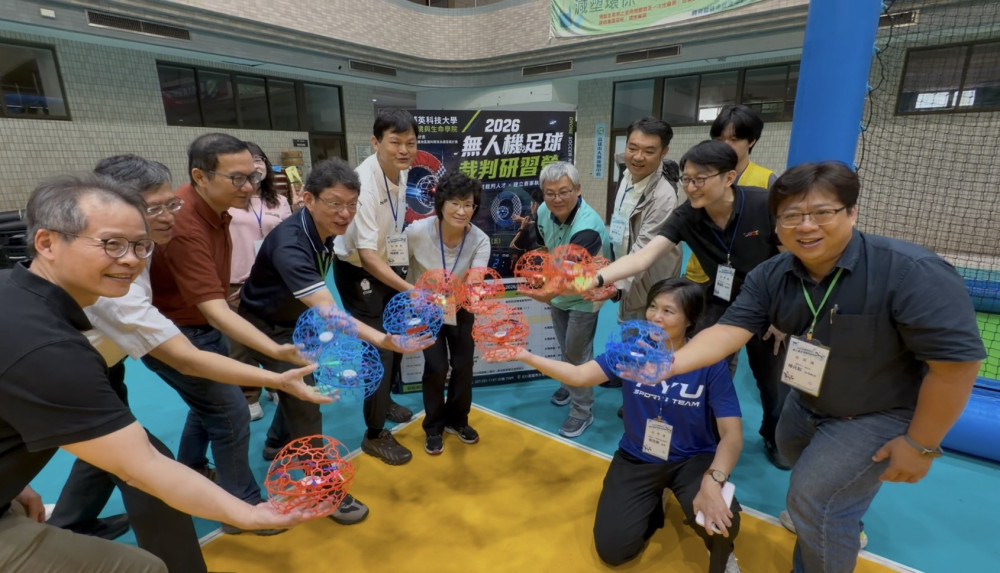 AI＋無人機變身「空中足球」！輔英科大培訓裁判人才　搶攻新興科技運動