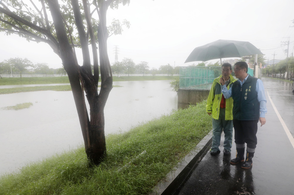 0821強降雨台南多處積淹水　黃偉哲視察安南仁德要求精進防洪