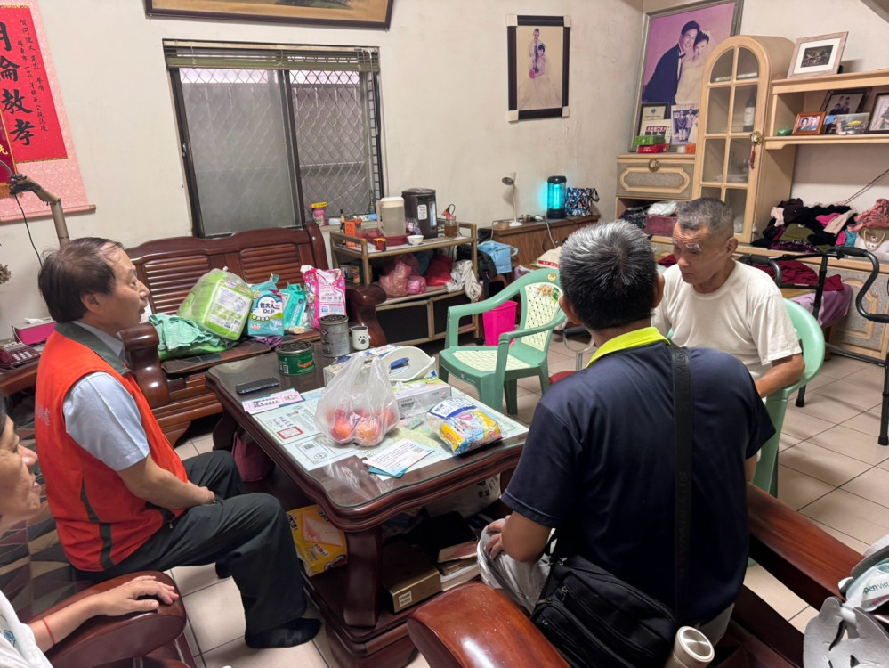 屏東榮服處劉曉明率團隊深入基層訪視 關懷榮民眷