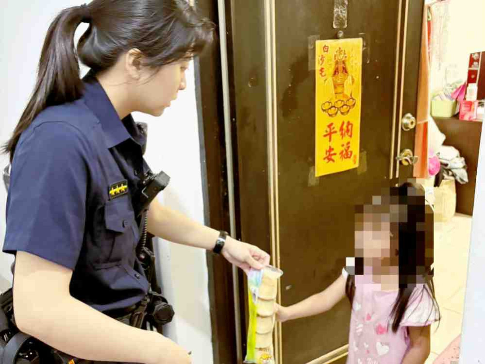 伸出援手、照顧需求　竹警人民保母陪伴深夜外出找媽媽的小女孩平安返家