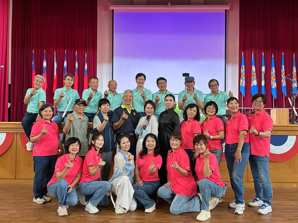 宜欣志工溫馨陪伴榮民長輩！榮服處與中彰榮家歡度父親節