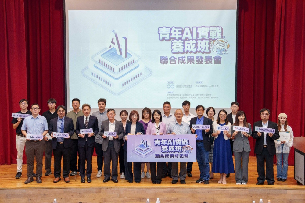 商業署「青年AI實戰養成班」成果亮相　培育服務業AI實戰人才
