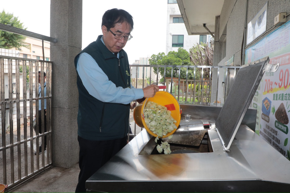 回應免費午餐政策爭議台南市長黃偉哲：不管收費或免費，都不能犧牲營養與食安