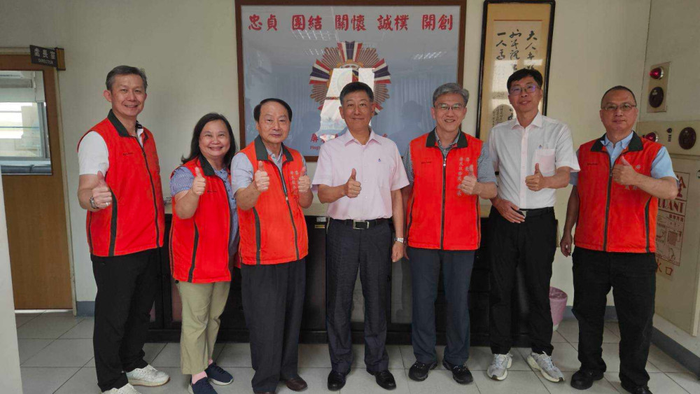 欣屏瓦斯董座秋節送暖 捐贈福助金關懷榮民眷