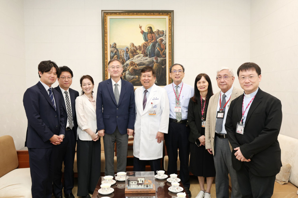 駐台代表黃載皓參訪新樓醫 期待深化台韓醫療與人文合作