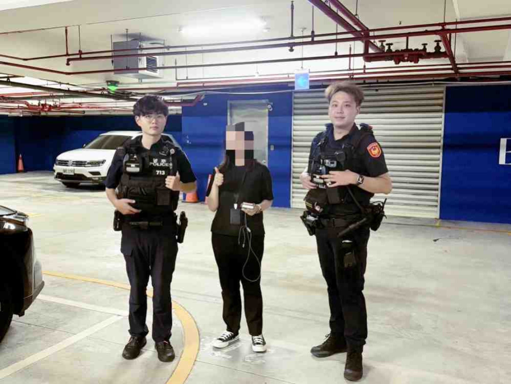 排除危險、平安脫困　竹市警細心協助鑽進車輛底下受困幼貓脫離危險