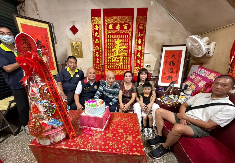 百歲榮民劉雲保紀壽 宜蘭榮服歡欣慶生