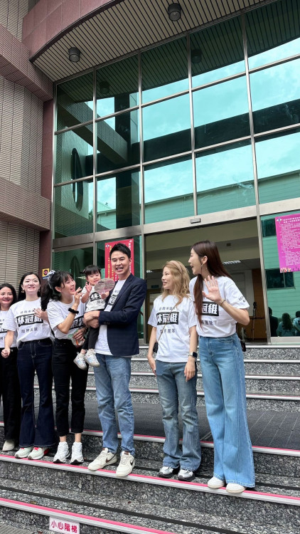 台南市議員林冠維牽妻抱女登記拚連任　四年爭取建設逾5億元