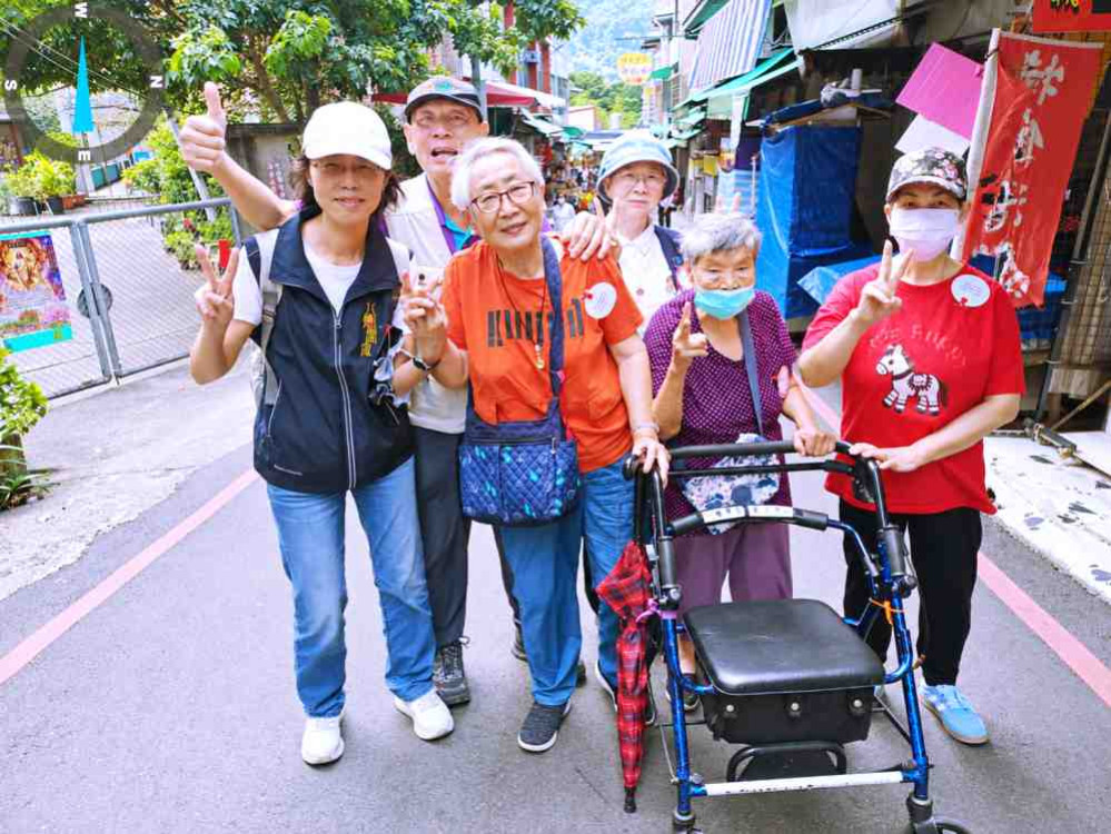 老街景物成記憶鑰匙！八德榮家秋遊新竹　217位榮民長輩重拾人生故事