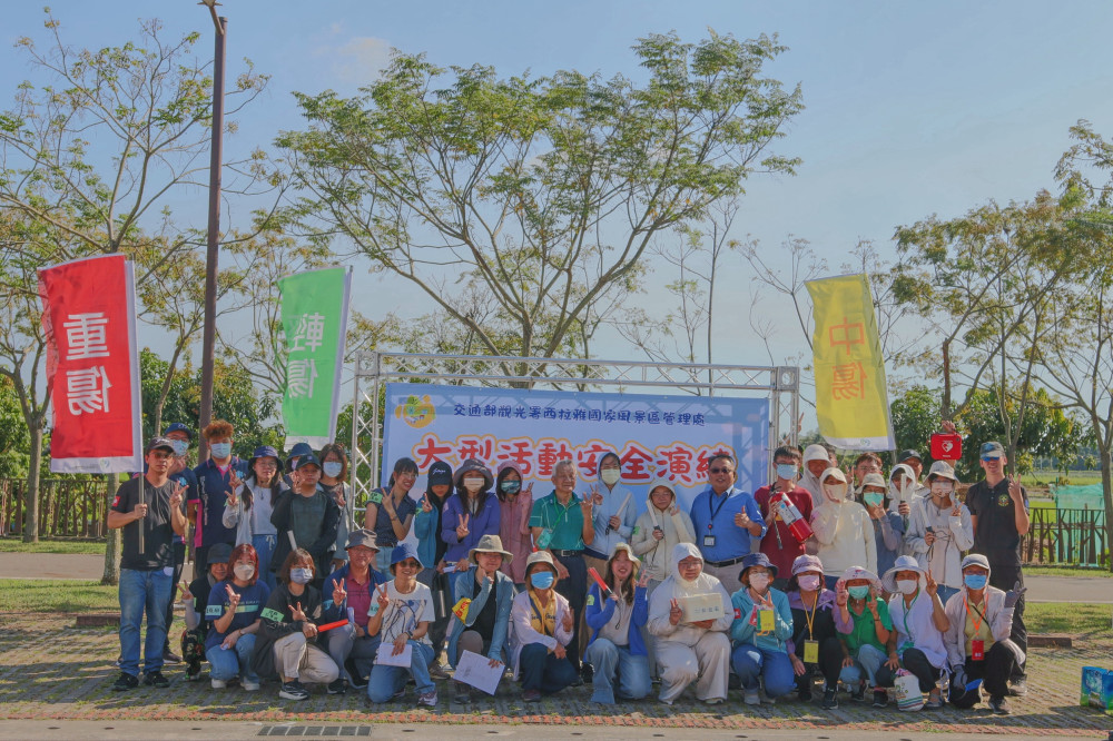 西拉雅強化景區防災應變　模擬台灣好行翻覆起火實兵演練